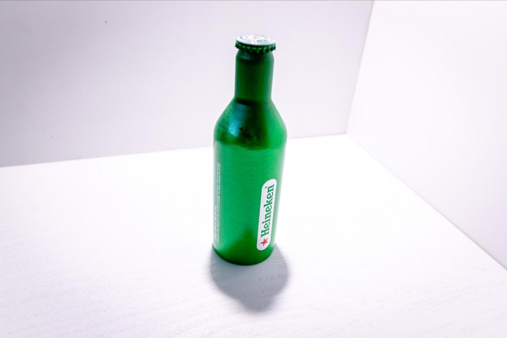 Heineken Aluminium Flesje uit 2004, Verzamelen, Biermerken, Ophalen, Zo goed als nieuw, Flesje(s), Heineken