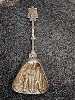 Verzilverde souvenirlepel met reliëf tafereel – gemerkt 90 –, Verzenden, Zilver