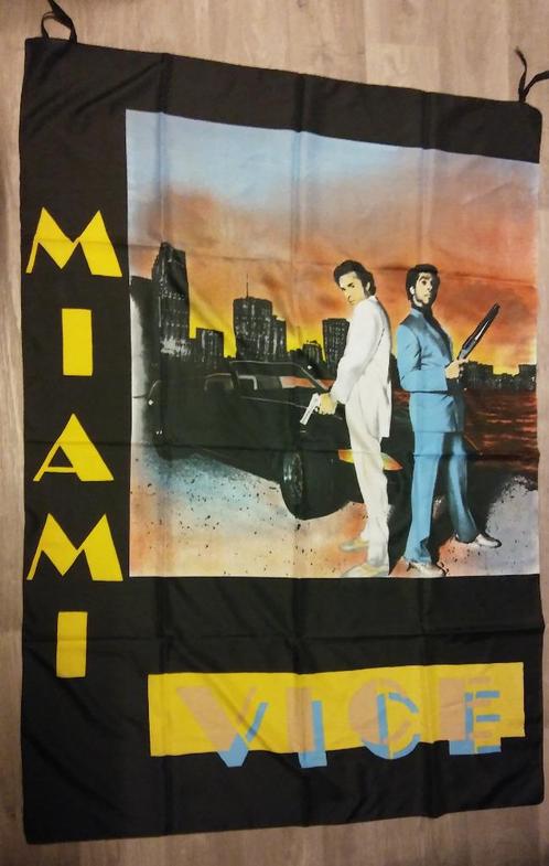 Miami Vice Don Johnson crockett Tubbs serie vlag vintage, Verzamelen, Film en Tv, Zo goed als nieuw, Verzenden