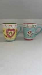 2 leuke mokken Jet ter Steege, uit de serie C'est la vie., Huis en Inrichting, Ophalen of Verzenden, Zo goed als nieuw, Overige stijlen