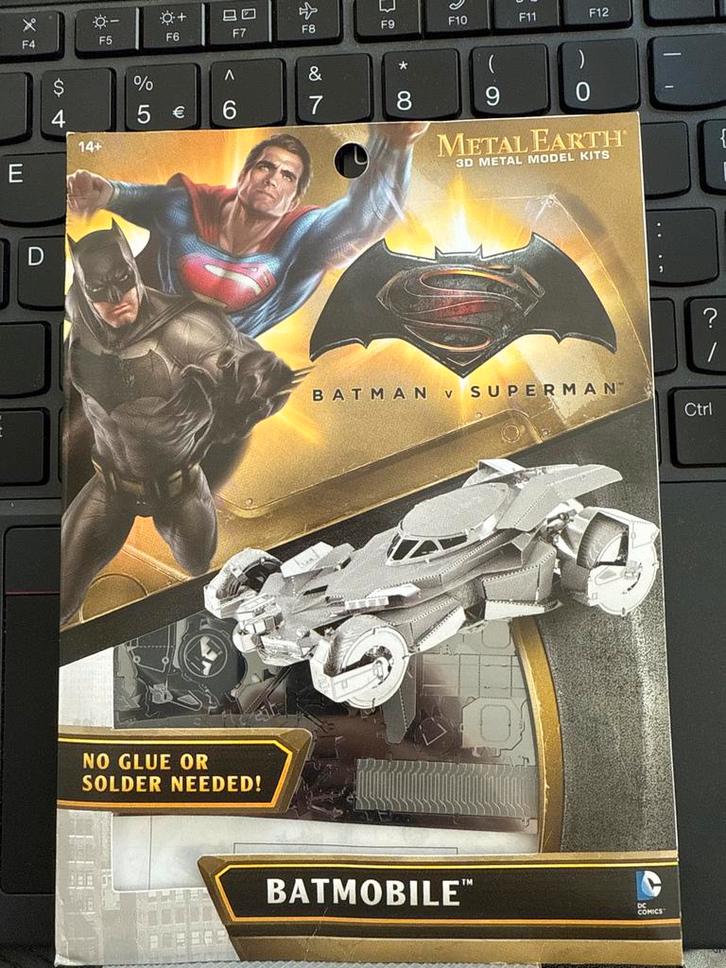 Metal Earth Batman v Superman Batmobile Model Kit, Hobby en Vrije tijd, Denksport en Puzzels, Overige typen, Ophalen of Verzenden