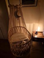 Rotan wieg inclusief Jollein sluier en matras, Kinderen en Baby's, Babywiegjes en Ledikanten, Ophalen, Zo goed als nieuw, Wieg