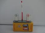 Benzinepomp ESSO nr: 49D van Dinky Toys schaal 1/43, Hobby en Vrije tijd, Modelauto's | 1:43, Ophalen of Verzenden, Gebruikt, Auto