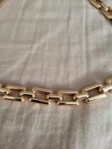 Goudkleurige Ketting met Schakels beschikbaar voor biedingen