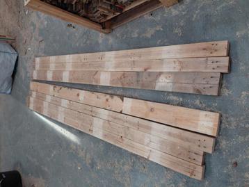 Balken ,palen ,hout,ribben beschikbaar voor biedingen