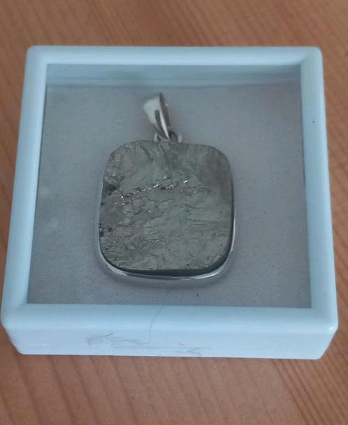 Pyriet zilveren hanger., Sieraden, Tassen en Uiterlijk, Kettinghangers, Nieuw, Zilver, Zilver, Overige voorstellingen, Ophalen of Verzenden