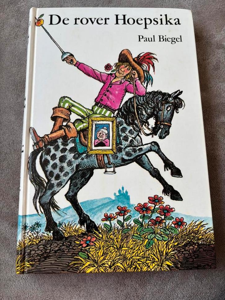 De rover Hoepsika - Paul Biegel, Boeken, Sprookjes en Fabels, Zo goed als nieuw, Ophalen of Verzenden