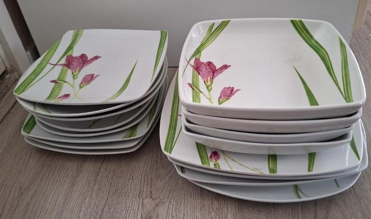 Verschillende borden van Ligne Hotesse, Huis en Inrichting, Keuken | Servies, Gebruikt, Bord(en), Overige stijlen, Porselein, Ophalen