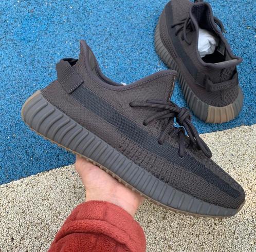 Adidas Yeezy Boost 350 V2 Cinder schoenen | NIEUW, Kleding | Heren, Schoenen, Nieuw, Sneakers of Gympen, Zwart, Ophalen of Verzenden