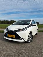 Toyota Aygo 1.0 Vvt-i 69pk 5D 2017 Wit, Voorwielaandrijving, Euro 5, Stof, Zwart