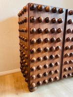 Kast Brutalist, Ophalen