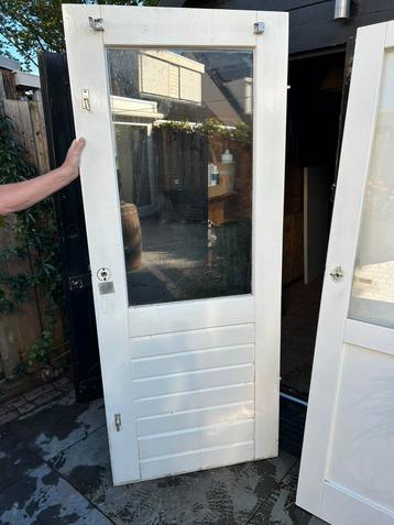 Massief houten deur met glas beschikbaar voor biedingen