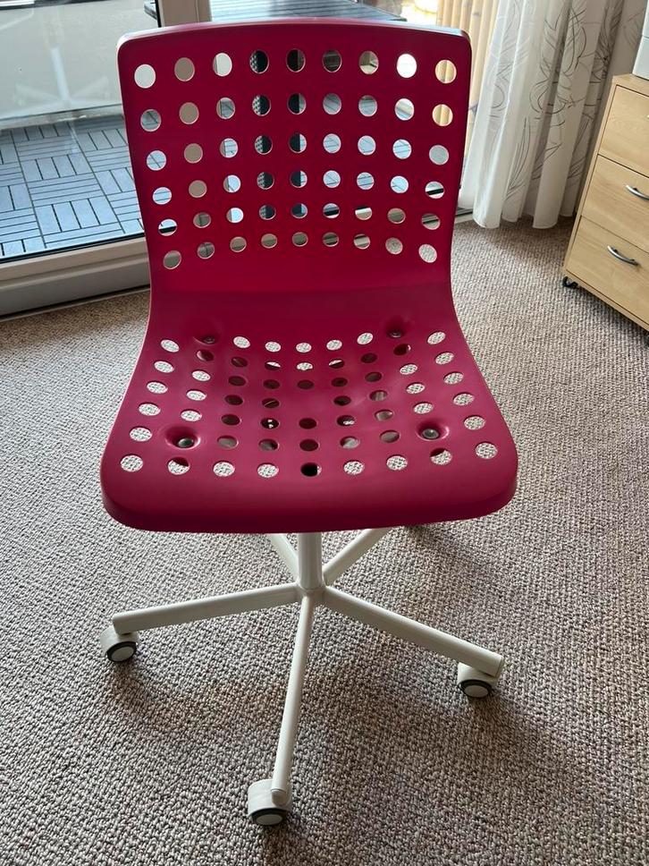Kinderbureaustoel, merk Ikea, in hoogte verstelbaar., Kinderen en Baby's, Kinderkamer | Tafels en Stoelen, Zo goed als nieuw, Stoel(en)