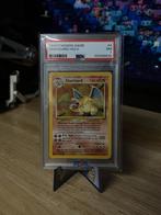 Charizard Base Set - PSA 7, Hobby en Vrije tijd, Verzamelkaartspellen | Pokémon, Ophalen of Verzenden, Nieuw, Losse kaart, Foil