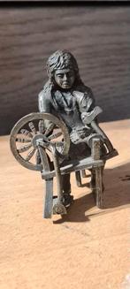 Daalderop Tinnen figuur - vrouw spinnewiel, Antiek en Kunst, Ophalen of Verzenden
