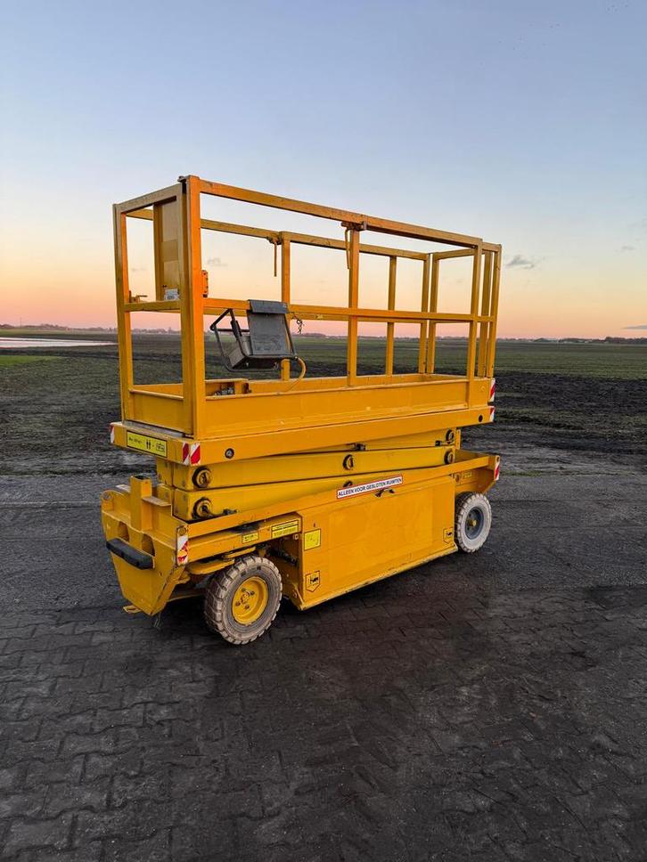 Nette Holland lift 8m schaarhoogwerker hoogwerker, Doe-het-zelf en Verbouw, Overige Doe-het-zelf en Verbouw, Gebruikt, Ophalen