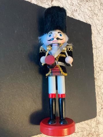 Houten Notenkraker pop hoogte 25 cm beschikbaar voor biedingen