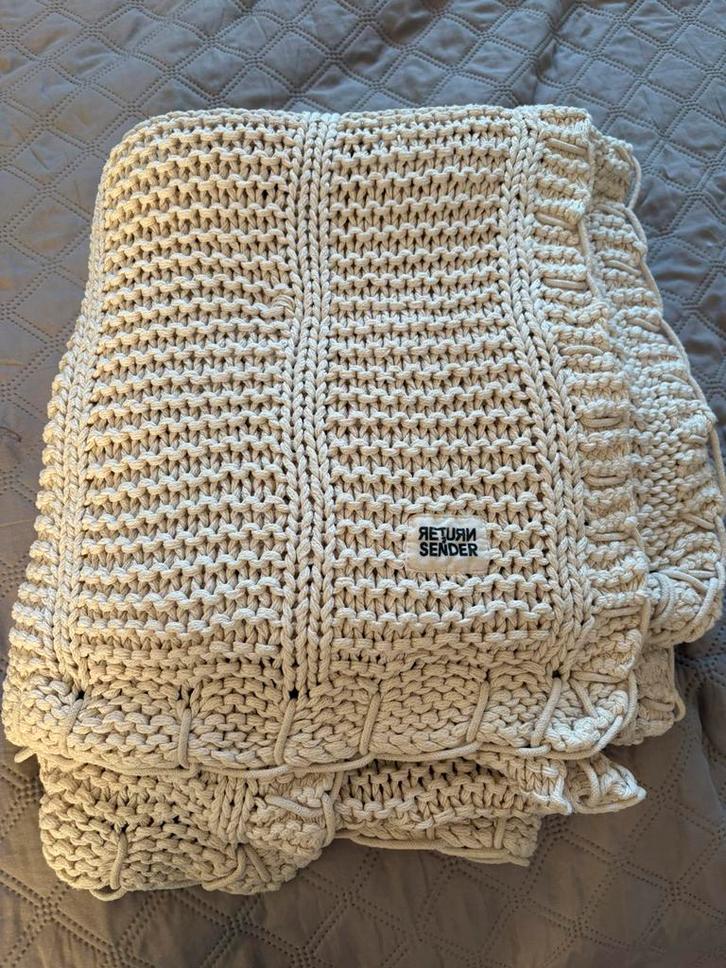 Leuke plaid van return to sender, zgan, Huis en Inrichting, Woonaccessoires | Plaids en Woondekens, Zo goed als nieuw, Ophalen of Verzenden