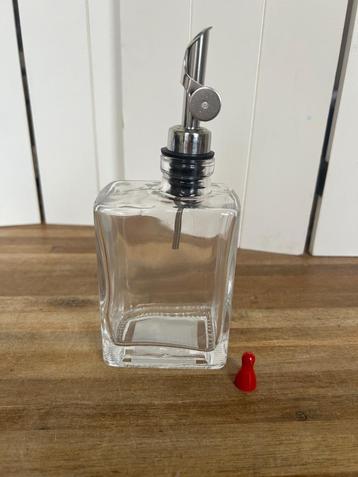 Glazen olie dispenser beschikbaar voor biedingen