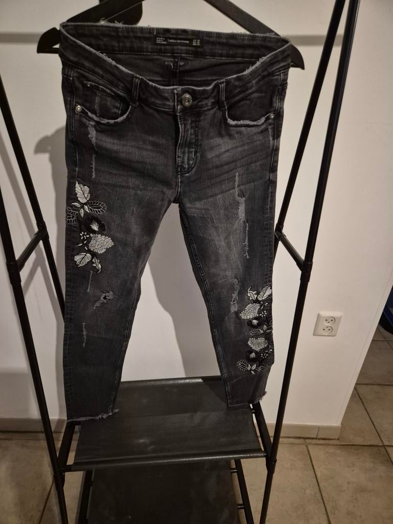 Zara trafaluc jeans met borduursels maat 38, Ophalen of Verzenden, Zo goed als nieuw, Blauw, W30 - W32 (confectie 38/40)