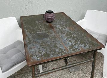 Vintage tafeltje (2 stuks) beschikbaar voor biedingen