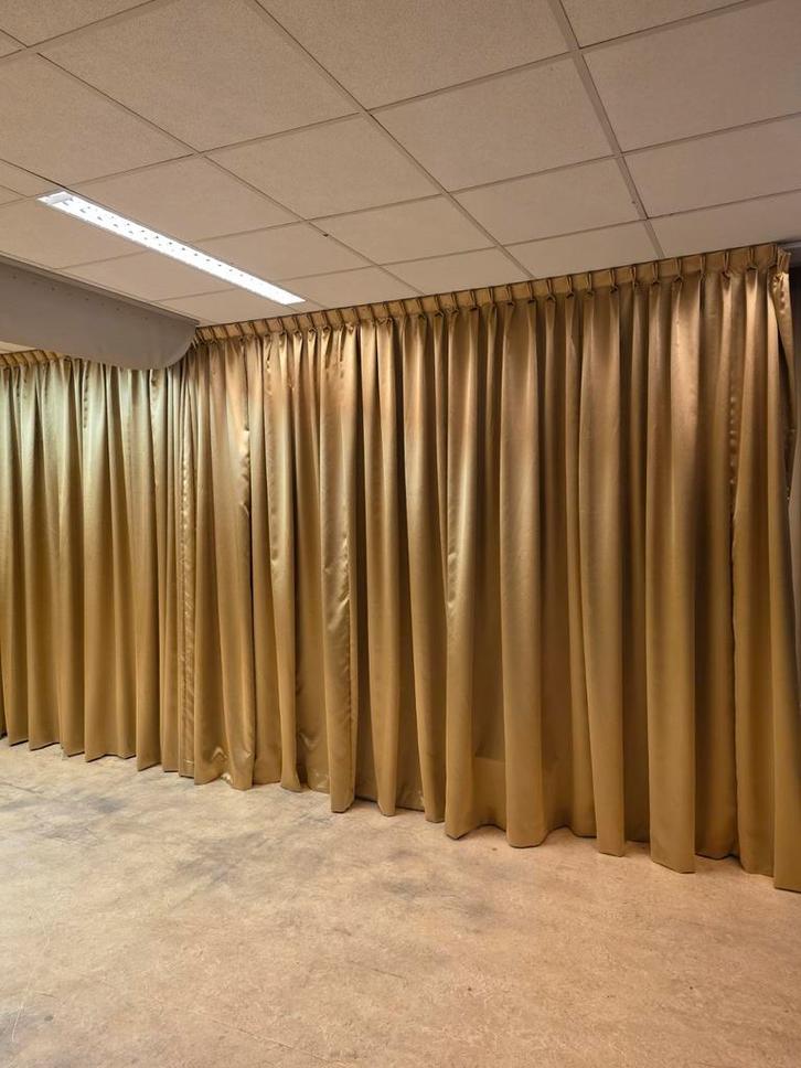 Goudkleurige gordijnen - zo goed als nieuw!, Huis en Inrichting, Stoffering | Gordijnen en Lamellen, Zo goed als nieuw, 200 cm of meer