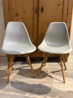 2 licht grijze kuipstoelen Z.G.A.N, Ophalen, Zo goed als nieuw, Grijs, Twee