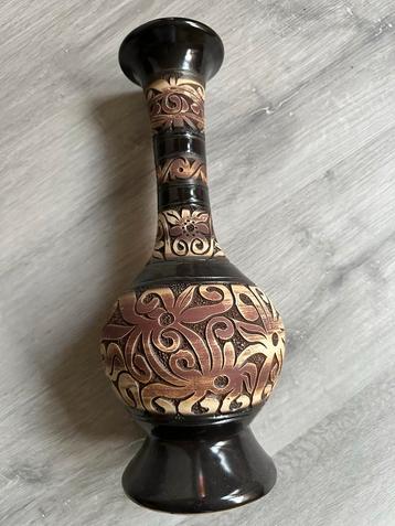 Phillipo's Potterie Vaas beschikbaar voor biedingen