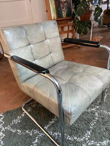 Twee fauteuils stoer leer beschikbaar voor biedingen