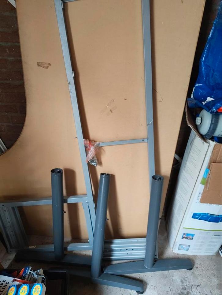Gratis onderstel en poten GALANT hoekbureau ikea, Huis en Inrichting, Bureaus, Gebruikt, Bureau, In hoogte verstelbaar, Ophalen