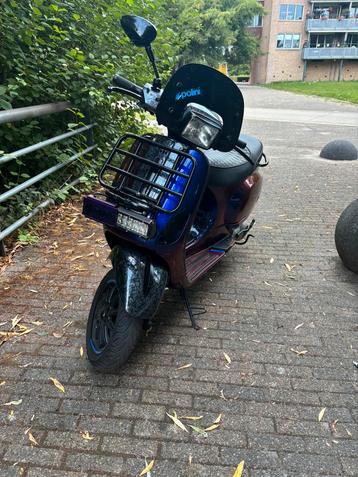 Vespa 125cc brom beschikbaar voor biedingen
