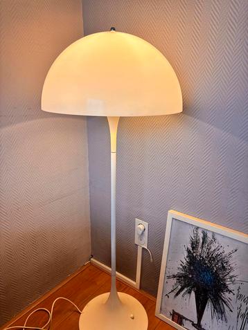 Louis Poulsen Panthella Vloerlamp beschikbaar voor biedingen
