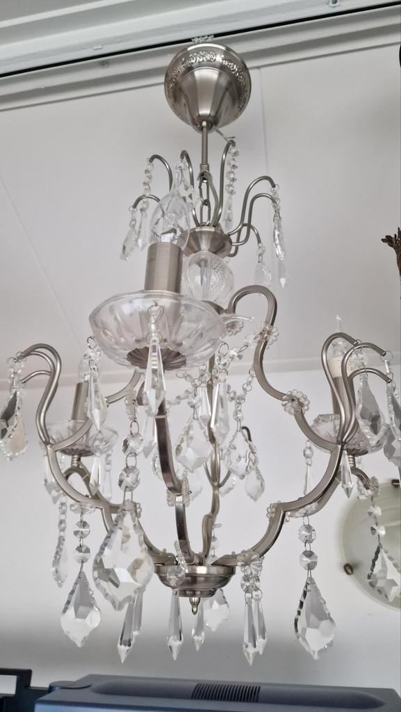 Moderne kristallen kroonluchter., Huis en Inrichting, Lampen | Kroonluchters, Zo goed als nieuw, Glas, Metaal, Ophalen