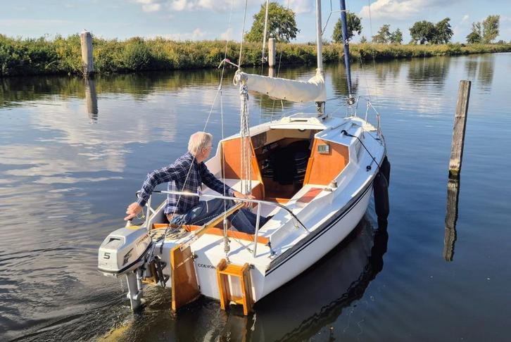 Kolibri 560 kajuitzeilboot met trailer, Watersport en Boten, Kajuitzeilboten en Zeiljachten, Gebruikt, Tourjacht of Cruiser, Hout