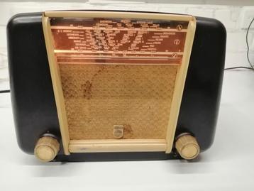 Philips radio type BX300U bj. 1950/'51 bakeliet.  beschikbaar voor biedingen