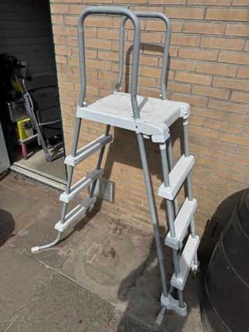 Stevige Zwembad trap tot zwembaden van 116cm hoog beschikbaar voor biedingen