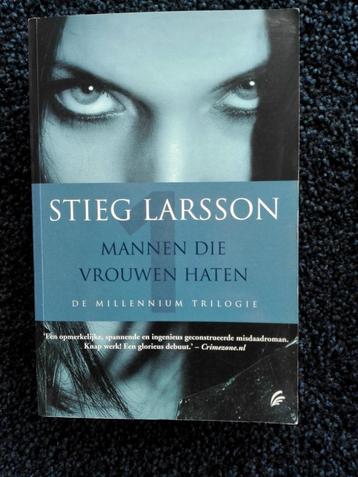 Stieg Larsson - Mannen die vrouwen haten (2001). beschikbaar voor biedingen