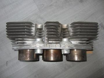 gezocht Triumph trident T150 T160 / BSA rocket 3 cilinder  beschikbaar voor biedingen