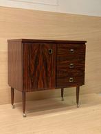 Vintage palissander ladekast, Huis en Inrichting, Kasten | Dressoirs, Ophalen, Met deur(en), 50 tot 100 cm, Zo goed als nieuw