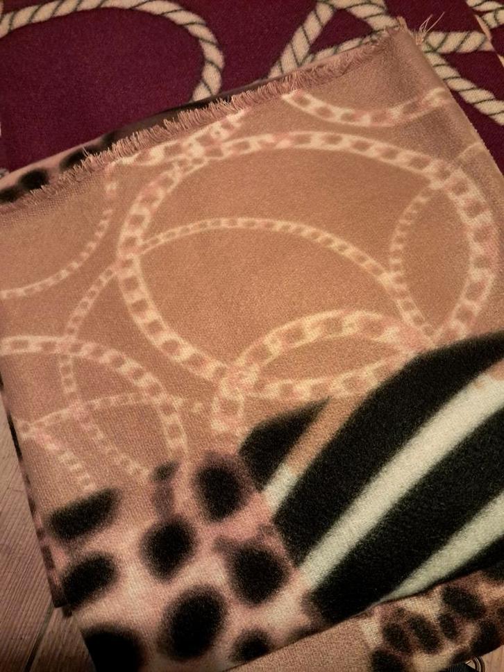 Heerlijke trendy STRAS4YOU sjaal 190cm lang Nieuw, Kleding | Dames, Mutsen, Sjaals en Handschoenen, Nieuw, Sjaal, Maat 46/48 (XL) of groter