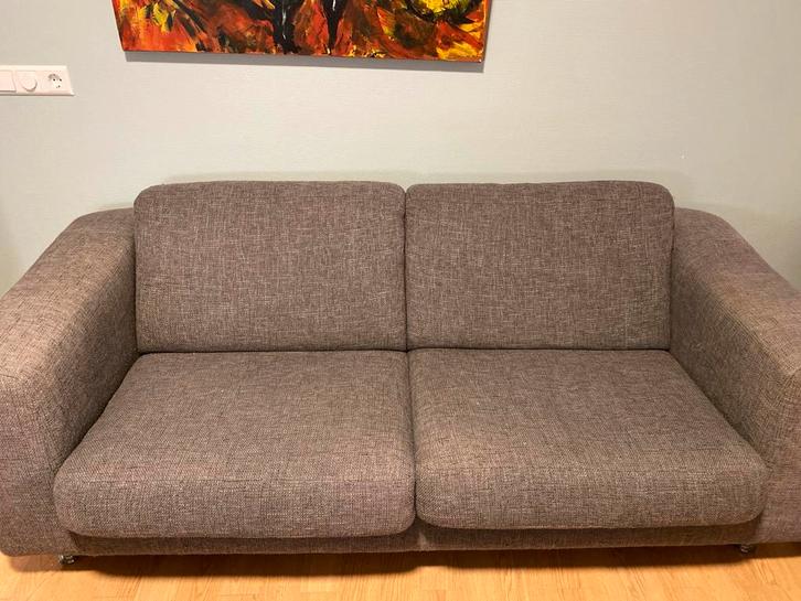 Grijze stoffen bank in zeer goede staat, Huis en Inrichting, Banken | Bankstellen, Zo goed als nieuw, Rechte bank, Driepersoons