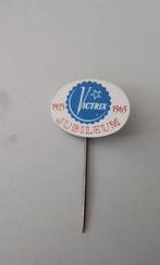 Speldje Victrix 40 jarig jubileum, Verzamelen, Speldjes, Pins en Buttons, Ophalen of Verzenden, Zo goed als nieuw, Merk, Speldje of Pin