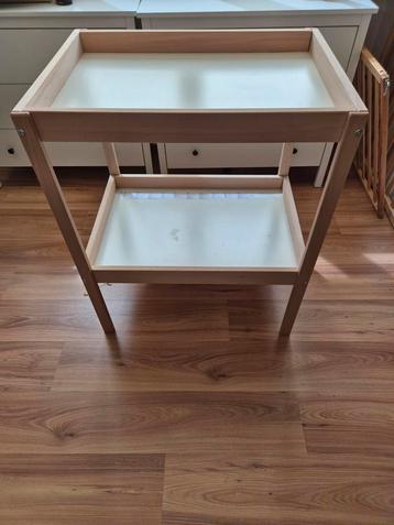 Verschoon tafel beschikbaar voor biedingen