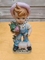 Beeld jongen met een varken, Verzamelen, Beelden en Beeldjes, Ophalen of Verzenden, Zo goed als nieuw, Mens