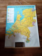 Schoolkaart bodemschatten en industrie, Ophalen of Verzenden, Zo goed als nieuw, 1800 tot 2000, Landkaart