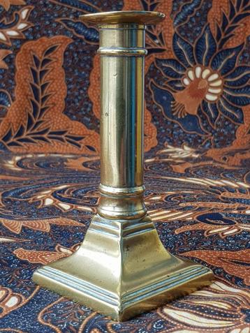 Antieke koperen kandelaar uit Engeland 13,5 cm. uit 1850. beschikbaar voor biedingen