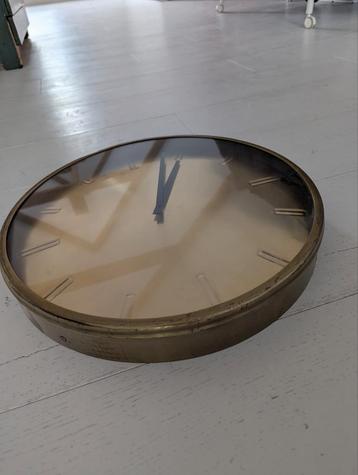 Gouden wandklok +/- 40cm  beschikbaar voor biedingen
