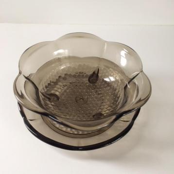 BROCANTE fruittest/schaal met onderbord persglas Frankrijk beschikbaar voor biedingen
