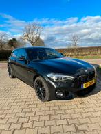 BMW 1-Serie Sportshatch 118i 136pk Aut 2019 Zwart, Auto's, BMW, Origineel Nederlands, Te koop, 5 stoelen, Benzine