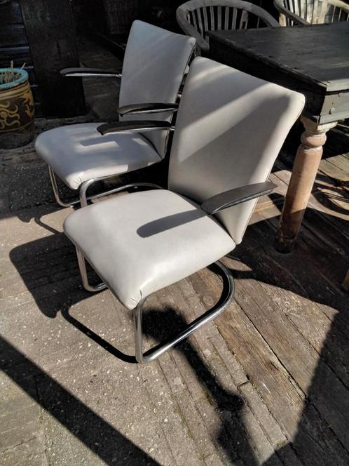 2 vintage Gebr de Wit 1018 buisframe slede stoelen., Huis en Inrichting, Fauteuils, Gebruikt, Kunststof, Metaal, Ophalen